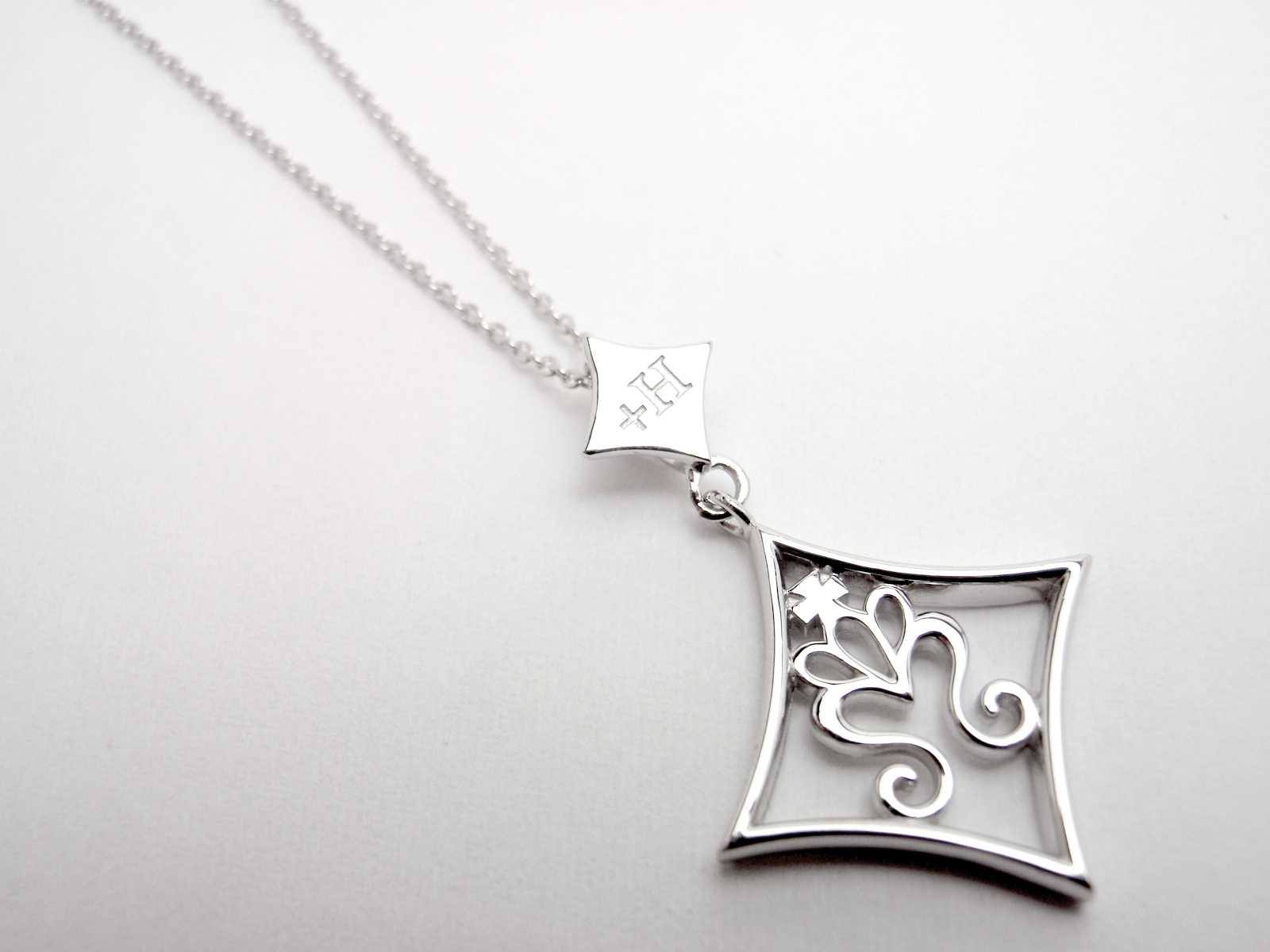 マテリアルクラウン